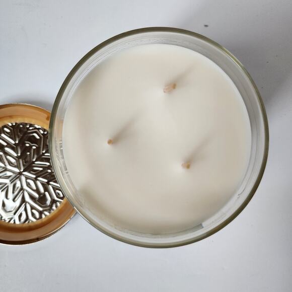 Bath & Body Works Winter Scented Jar Candle 14.5 Oz White 3 Wick - Picture 6 of 7